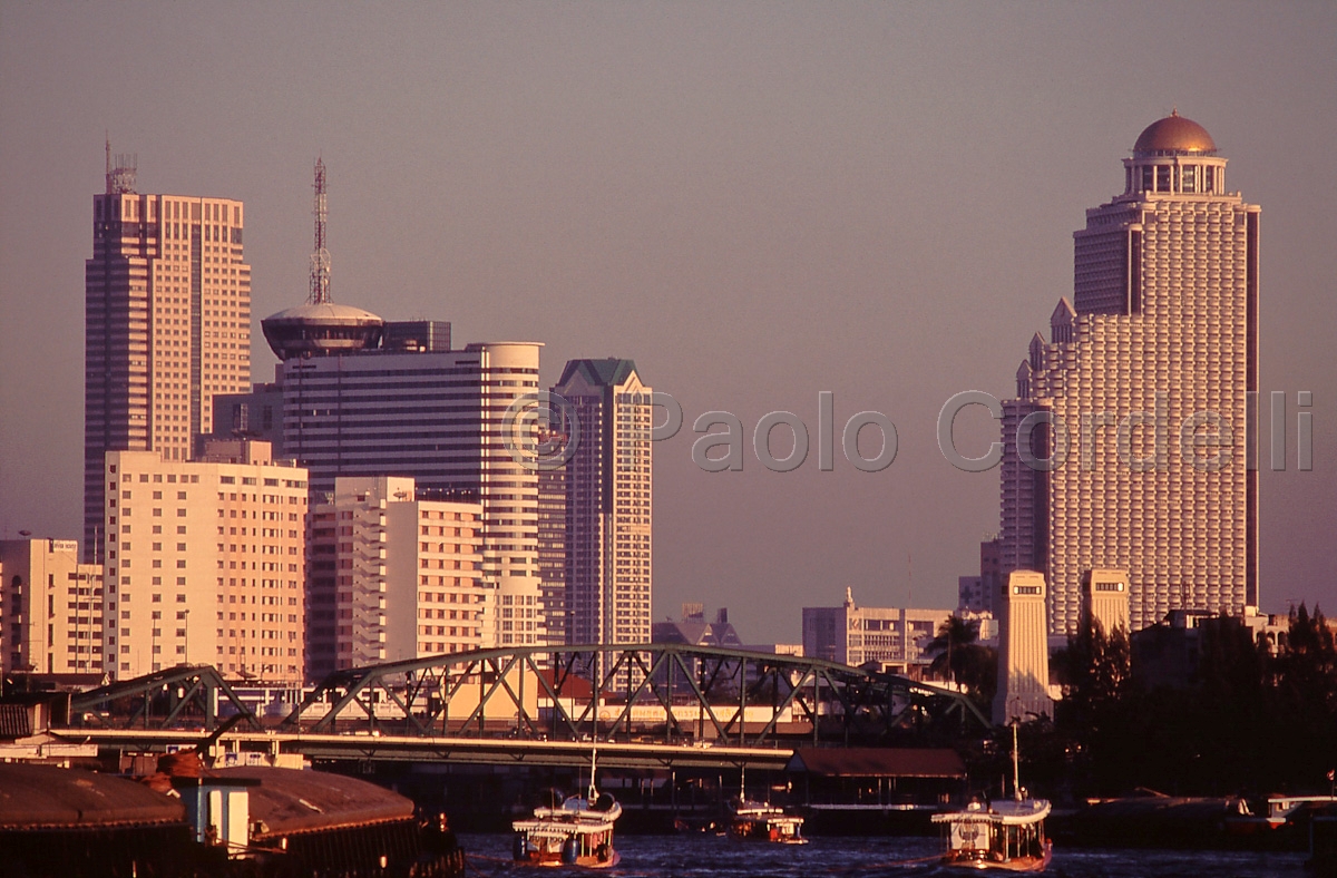 Chao Phraya River and Bangkok Skyline, Bangkok, Thailand
 (cod:Thailand 25)